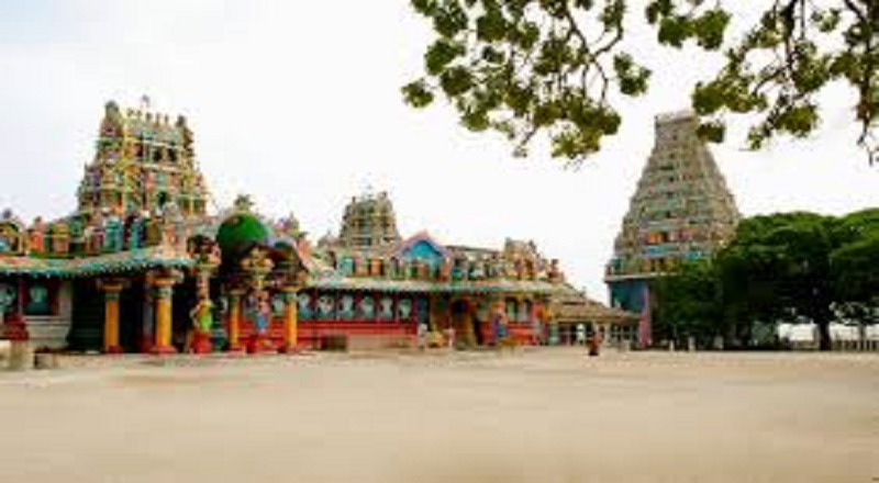 நயினாதீவு நாக பூசணி அம்மன் உண்டியல் உடைப்பு -  மூவர் கைது !