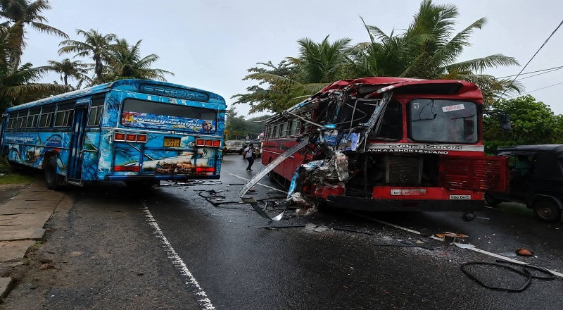 பேருந்துகள் மோதி விபத்து: கொழும்பு - கதிர்காமம் வீதியில் சம்பவம்