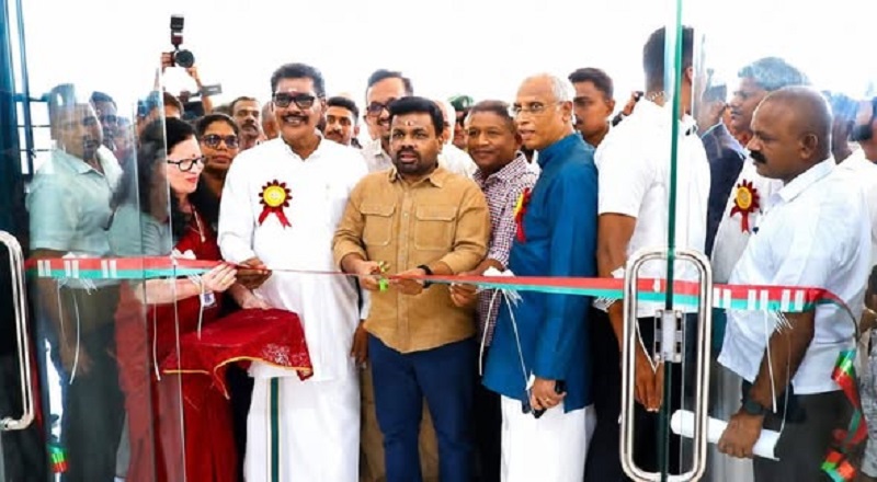 மட்டக்களப்பு பொது நூலகத்தை  உத்தியோகபூர்வமாக திறந்து  வைத்தார் ஜனாதிபதி.!!