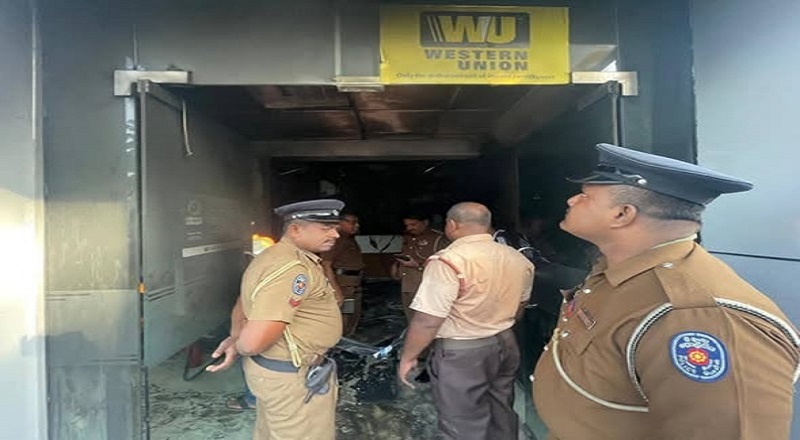மட்டக்களப்பில் தனியார் வங்கி ஒன்றில் தீ விபத்து: பொலிஸார் தீவிர விசாரணை!