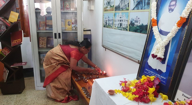 யாழ் நூலகம் எரியூட்டப்பட்டு 45 ஆண்டுகள்: மலரஞ்சலி செலுத்தி நினைவு கூரல்!