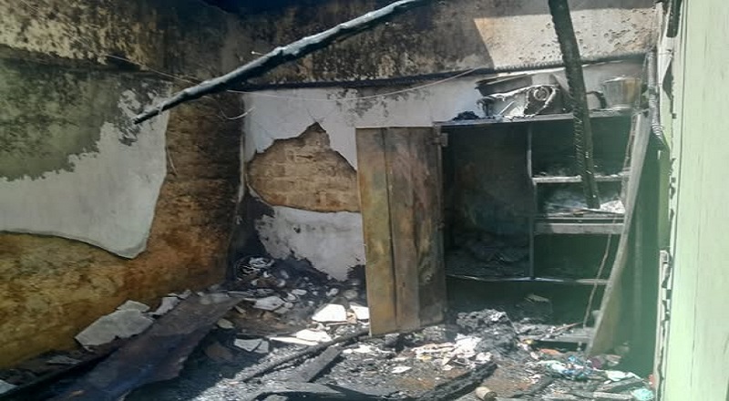 மலையகத்தில் தீ விபத்து: 2 லயன் அறைகள் சேதமடைந்ததால் குடும்பங்கள் பாதிப்பு!