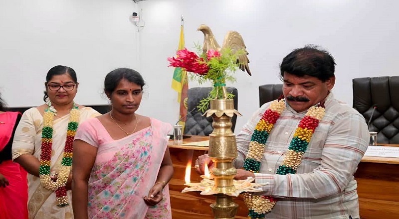 யாழில் பெண்கள், சிறுவர் அபிவிருத்தி திட்டங்கள் குறித்து அமைச்சர் சரோஜா சாவித்திரி தலைமையில் விசேட மீளாய்வு!