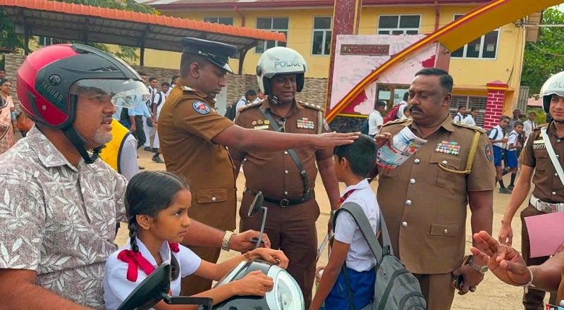 மாணவர்களை ஏற்றிச் செல்லும் பெற்றோர்கள் கவனத்திற்கு! வவுனியா பொலிஸார் விடுத்துள்ள அவசர எச்சரிக்கை!