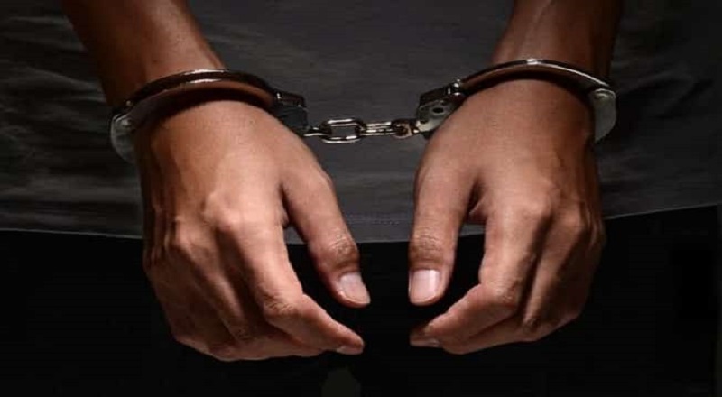 கிளிநொச்சியில் காவல்துறை அதிரடி: வானத்தை நோக்கிச் சூடு – 9 பேர் கைது!