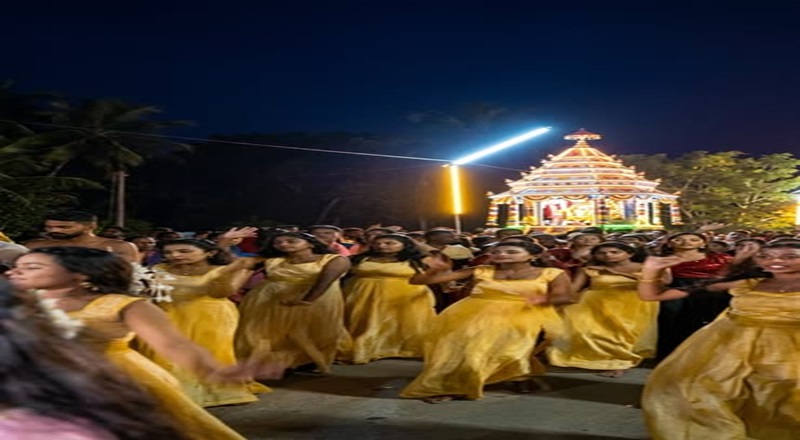 பல கோடிகள் செலவில் அய்யனார் ஆலயத்தில் பெண்களின் கவர்ச்சி நடனம்