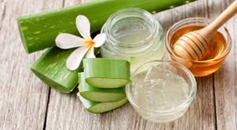 கற்றாழை + தேன்: முகத்திற்கு இயற்கை பொலிவு!