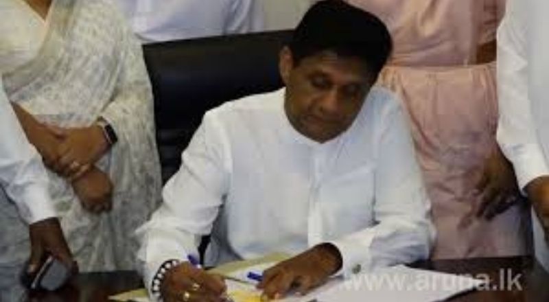 சபாநாயகருக்கு எதிராக நம்பிக்கையில்லாப் பிரேரணை: எதிர்க்கட்சியினர் கையெழுத்து