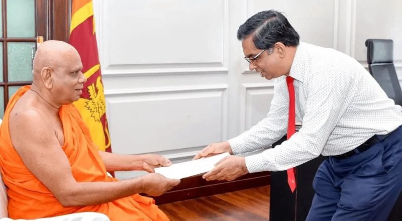 சபரகமுவ பல்கலைக்கழக வேந்தராக கல்லேல்லே சுமனசிறி தேரர் நியமிக்கப்பட்டார்!