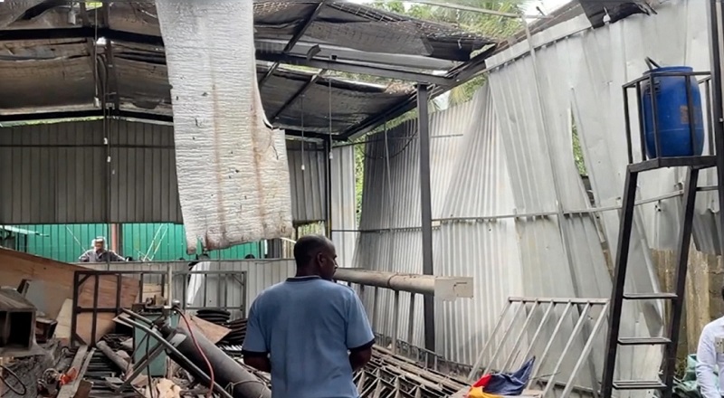 மீபே தொழிற்சாலையில் வெடிப்பு: மூவர் காயமடைந்து மருத்துவமனையில் அனுமதி!