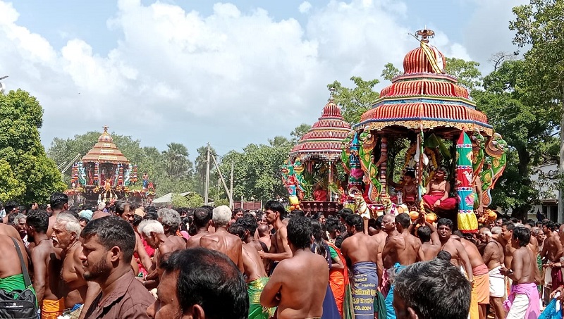 வடமராட்சி வல்லிபுர ஆழ்வார் ஆலய தேர் உற்சவம்! கடலென திரண்ட மக்கள்