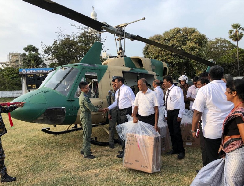 நெடுந்தீவிலிருந்து உலங்கு வானூர்தி மூலம் கொண்டுவரப்பட்ட வாக்குப்பெட்டிகள்!