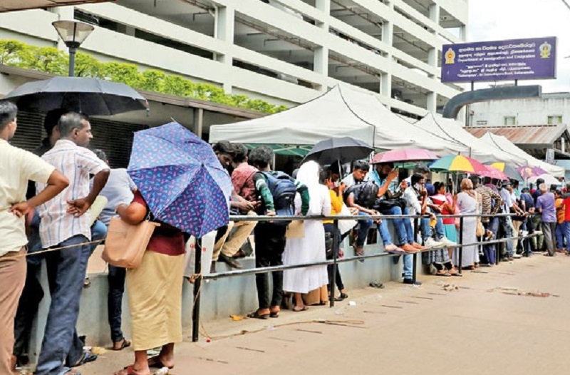 சிக்கலாக மாறியிருந்த கடவுச்சீட்டு விநியோகம் இன்றுமுதல் வழமைக்கு!