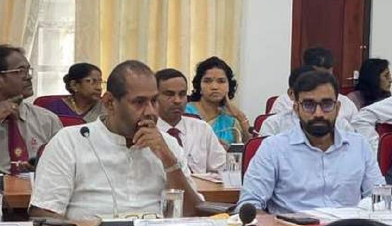 வடக்கு கிழக்கு மாகாணம் போரினால் பாதிக்கப்பட்ட மாகாணம்! அபிவிருத்தி செய்யுங்கள்