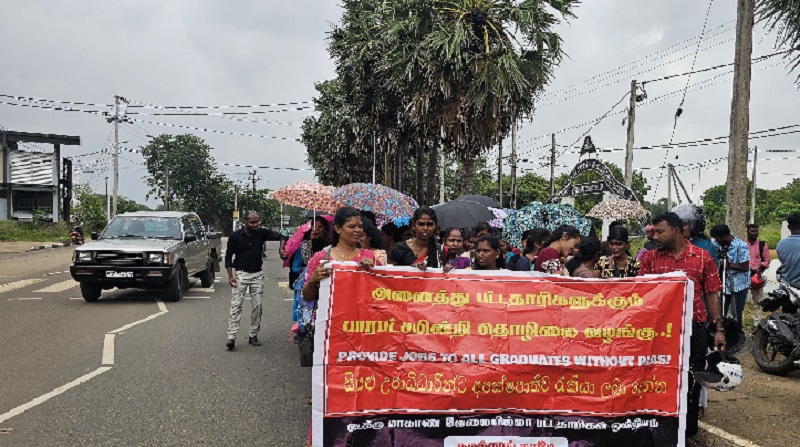 யாழ்ப்பாணத்தில் பட்டதாரிகள் மீண்டும் போராட்டம்!