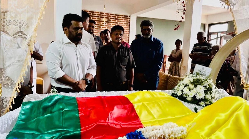மாவை சேனாதிராஜாவின் பூதவுடலுக்கு நேரில் சென்று அஞ்சலி செலுத்திய ஜனாதிபதி!