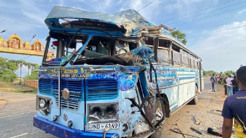 மன்னார் - யாழ் பிரதான வீதியில் கோர விபத்து; பலர் படுகாயம்