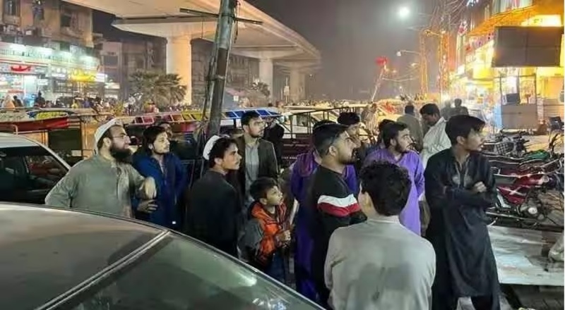 பாகிஸ்தானில் ஏற்பட்ட நிலநடுக்கத்தில் 9 பேர் உயிரிழந்தனர்.