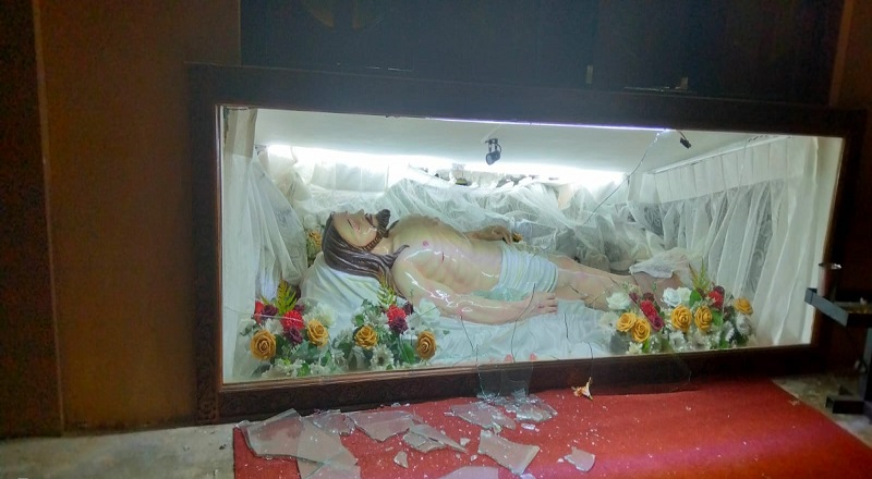 இளவாலையில் தேவாலயம் மீது தாக்குதல்