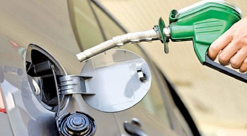 நாடளாவிய ரீதியில் எரிபொருள் பதுக்கல்: அதிரடி சுற்றிவளைப்பில் நால்வர் கைது!
