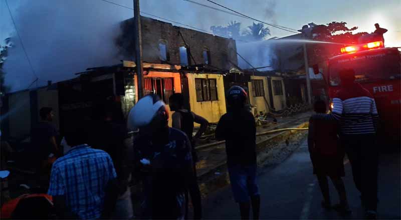 வவுனியாவில்  அதிகாலையில்  தீக்கரையான மதுபானசாலை!