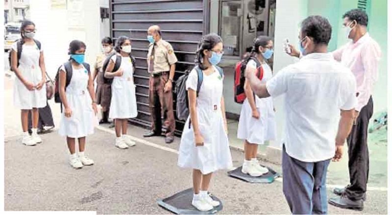 இலங்கையில் வேகமாக பரவும் கொரோனா! - பாடசாலை மாணவர்கள் குறித்து  சுகாதார தரப்பினர் எச்சரிக்கை!