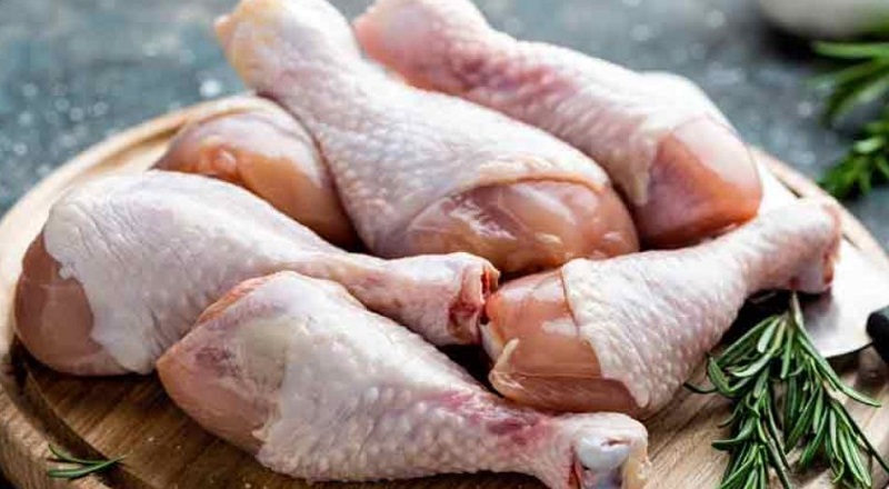 கோழி இறைச்சியின் விலை குறைக்கப்பட்டுள்ளது.